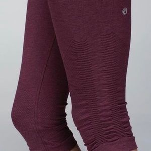 Lululemon Seemless Burgundy capris
